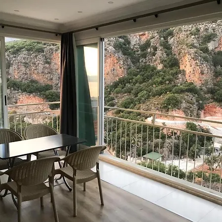 Green Hill Apartment