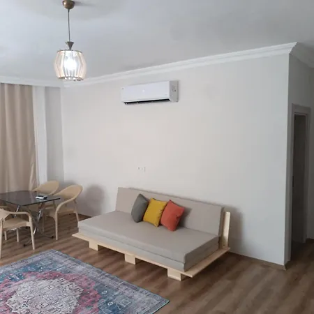 Green Hill Apartment *
